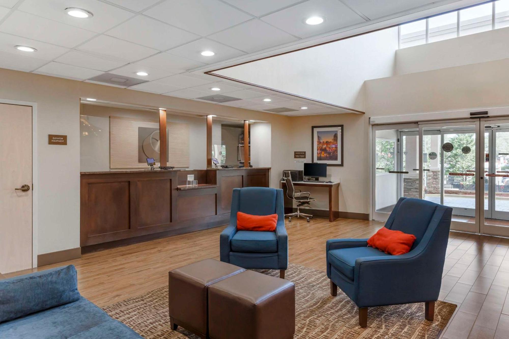 Comfort Suites Raleigh Walnut Creek Exterior photo