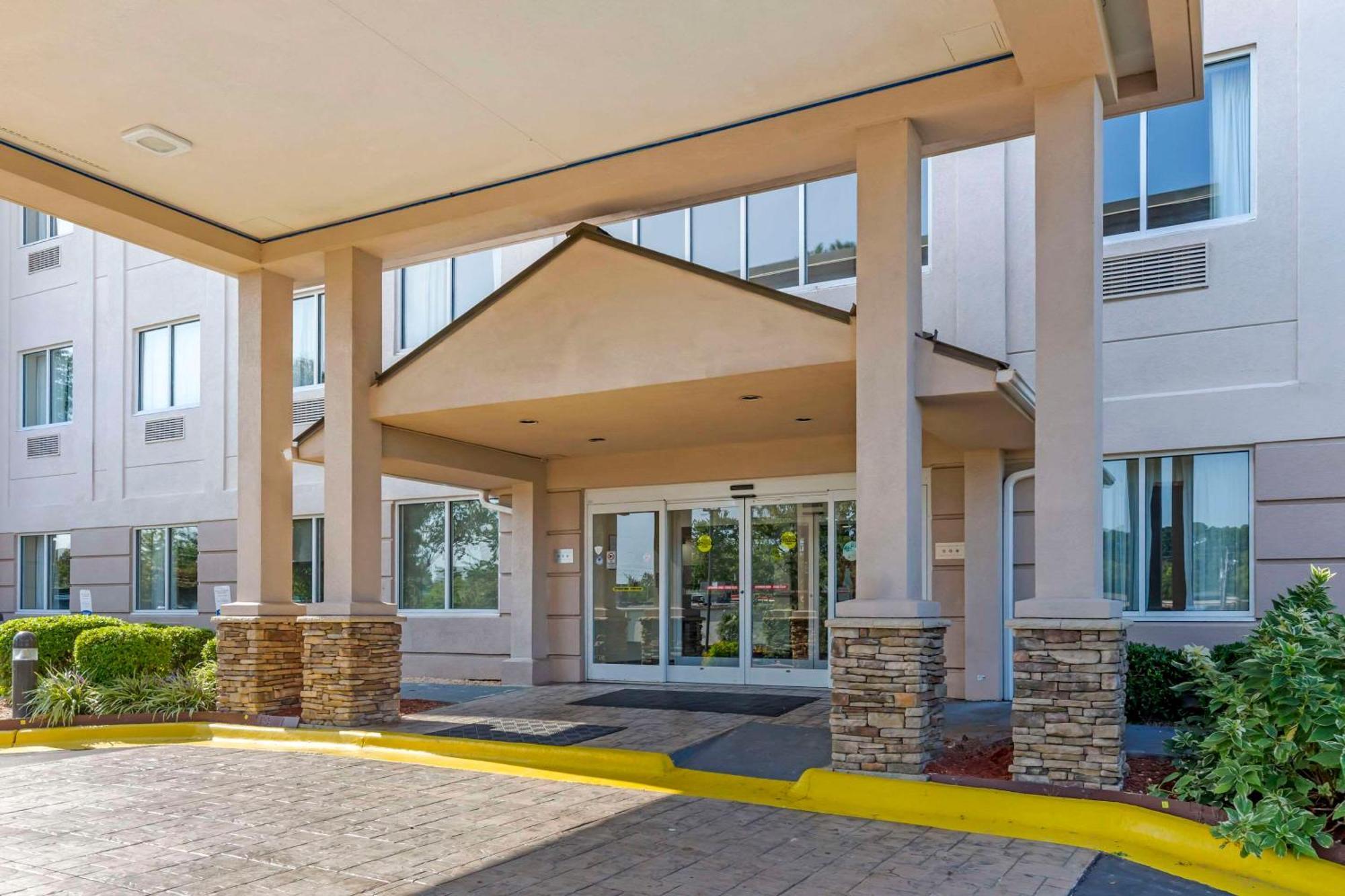 Comfort Suites Raleigh Walnut Creek Exterior photo