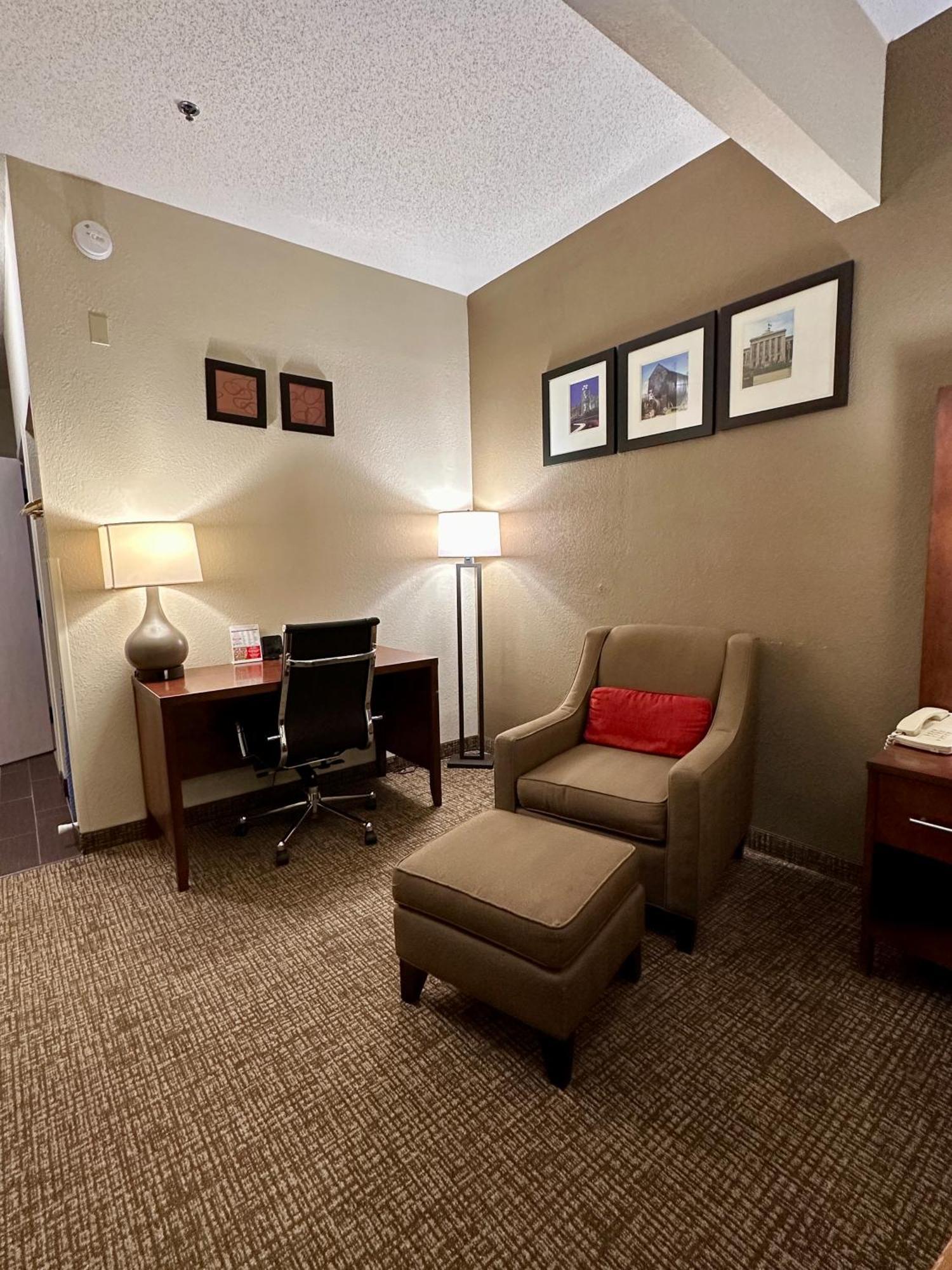 Comfort Suites Raleigh Walnut Creek Exterior photo